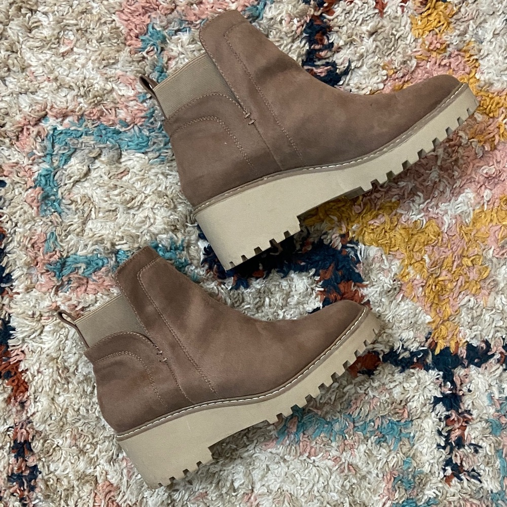 Dolce Vita Brielle Chelsea Boots Brown, Size 8.5